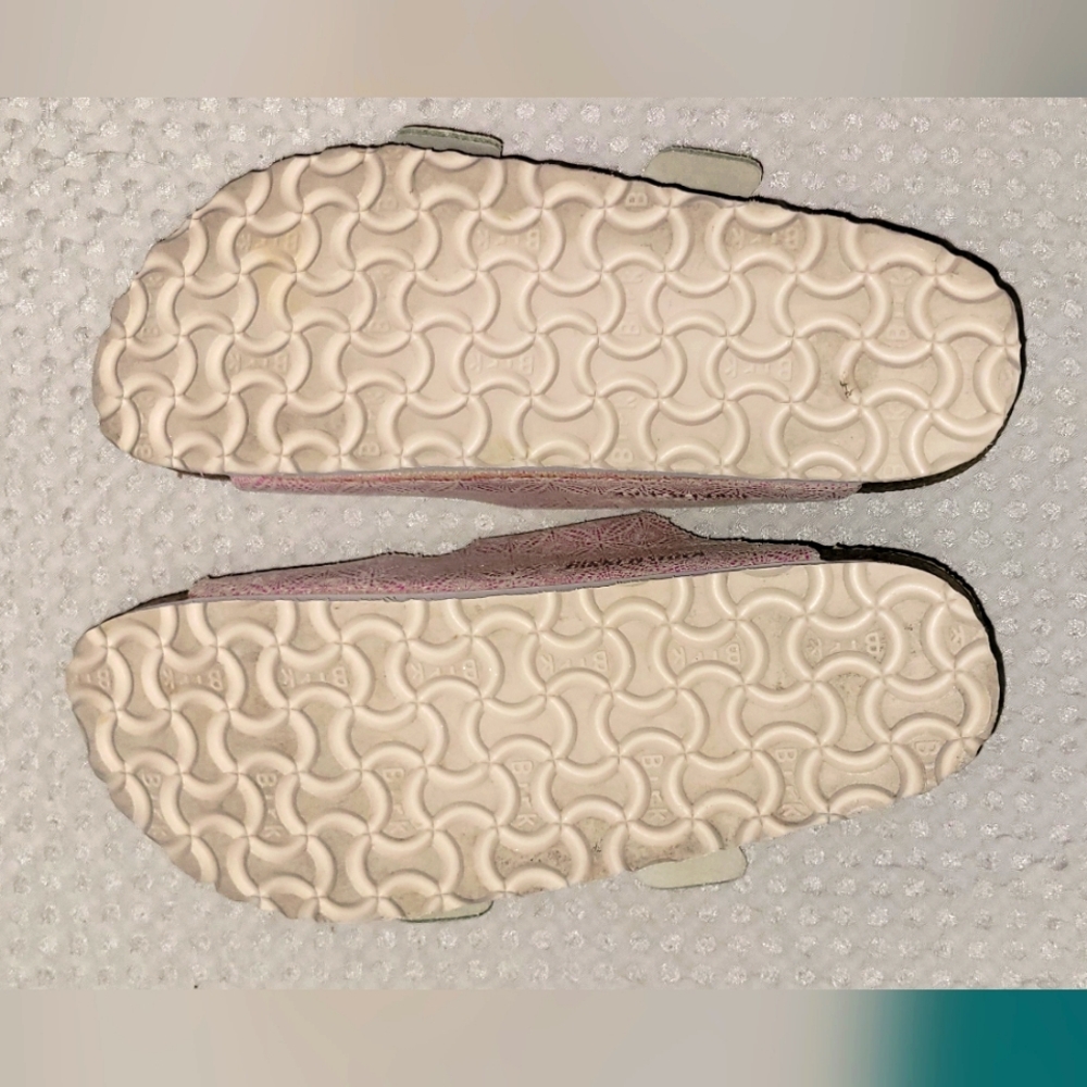 Almost New! Birkenstock Sandals - Picture 4 of 7